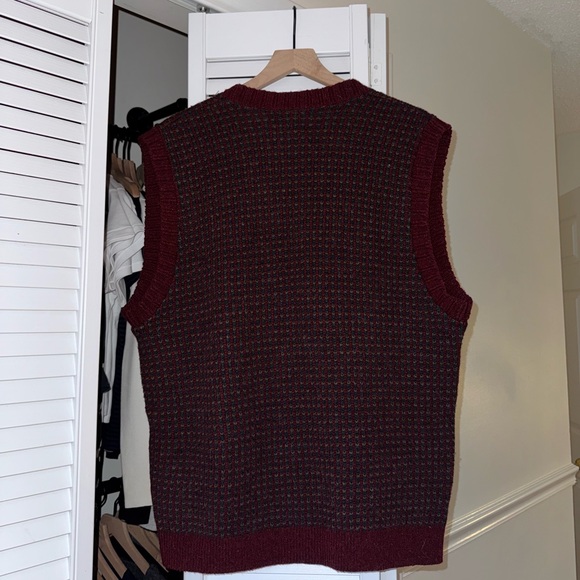 Vintage Jantzen Sweater Vest in Burgundy - Picture 4 of 4